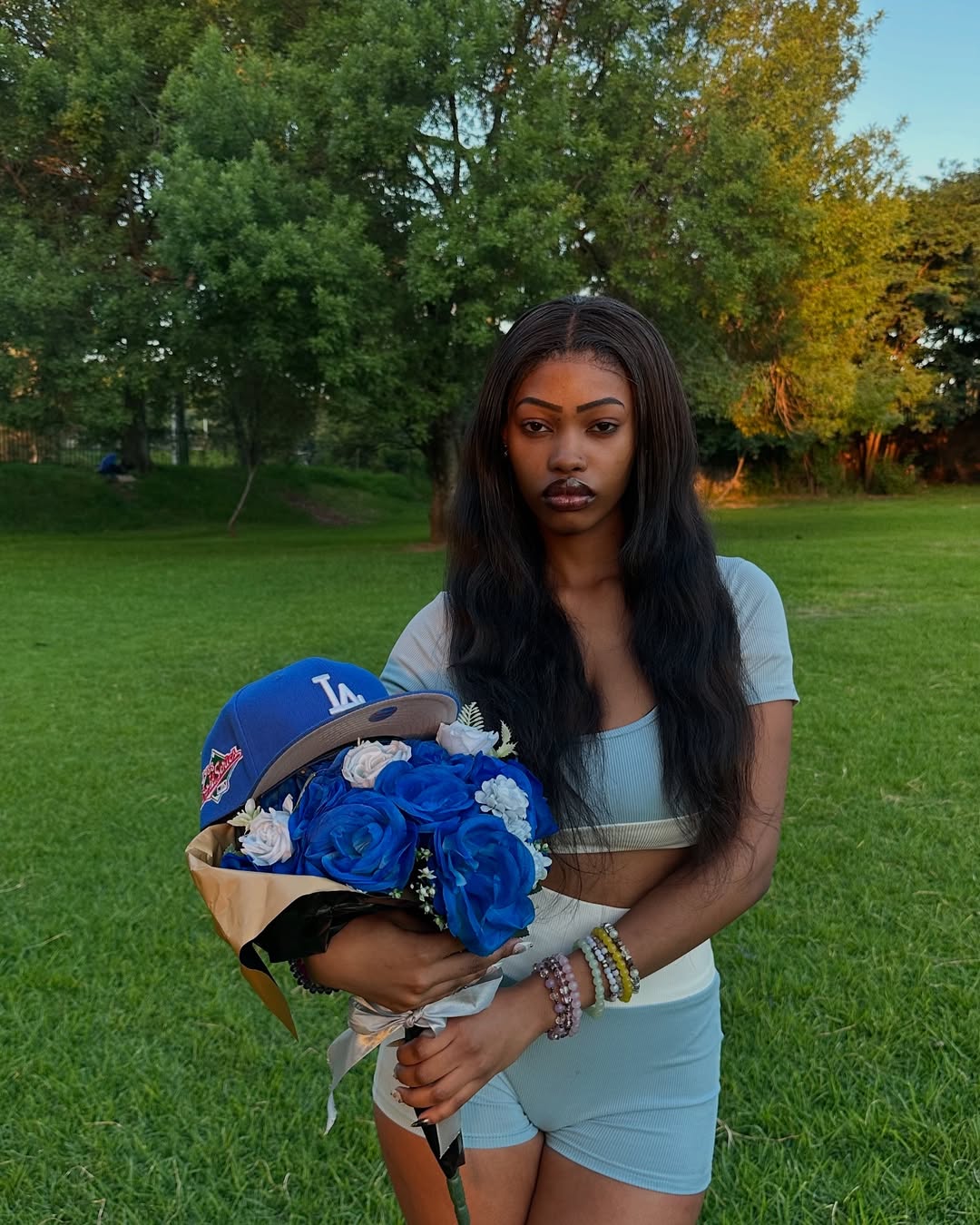 Fitted Cap with 20 artificial roses