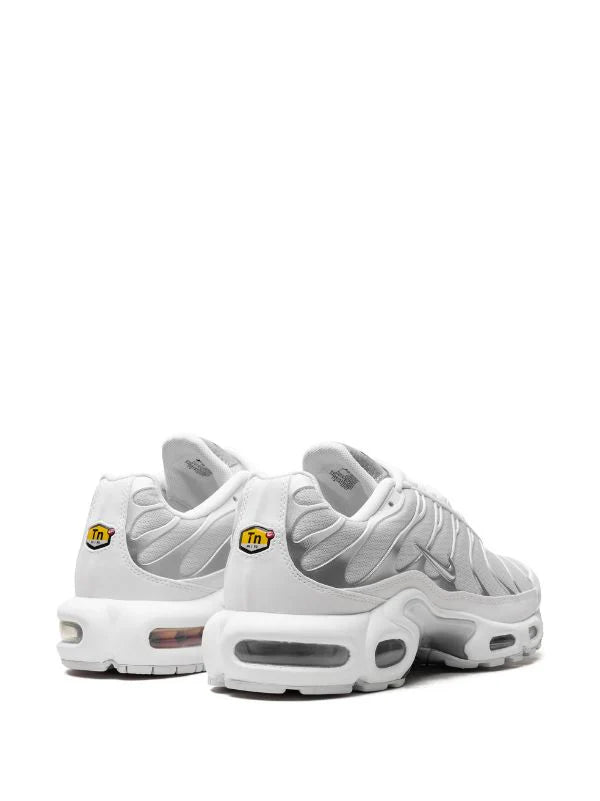 AIR MAX PLUS WMNS "WHITE / METALLIC SILVER"