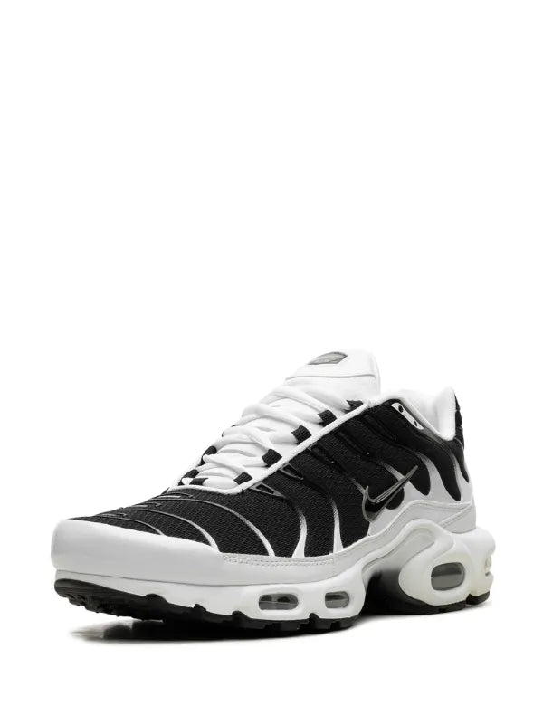 NIKE AIR MAX PLUS "BLACK / WHITE"