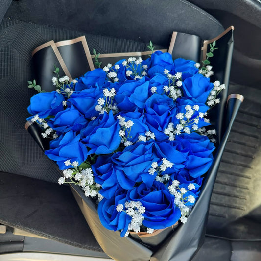 Fitted Cap with 20 artificial roses