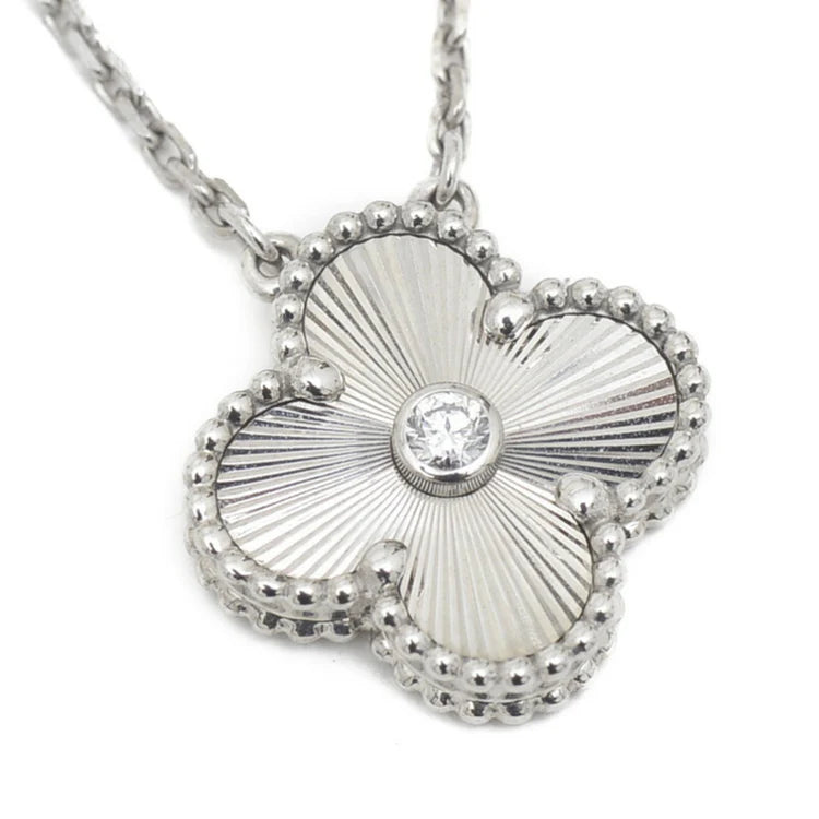 SILVER CLOVER STAINLESS STEEL NECKLESS
