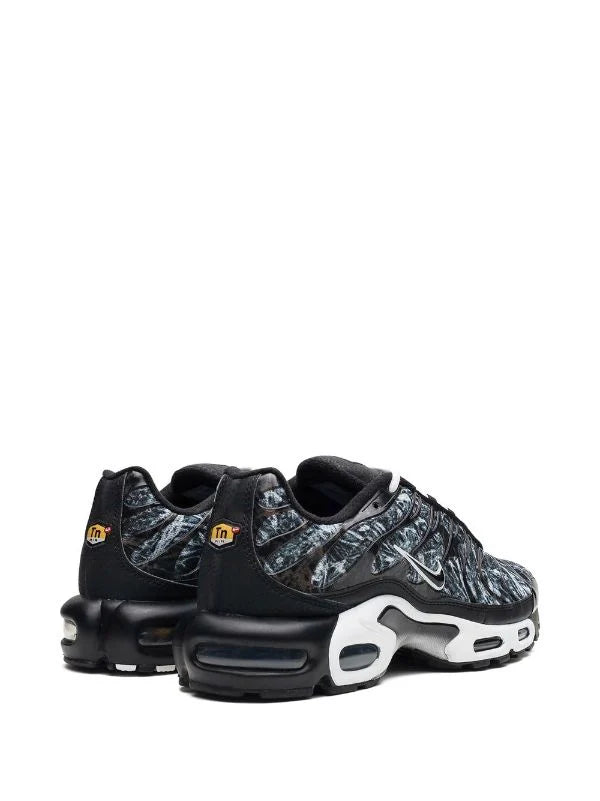 AIR MAX PLUS AMP "SHATTERED ICE