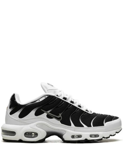 NIKE AIR MAX PLUS "BLACK / WHITE"